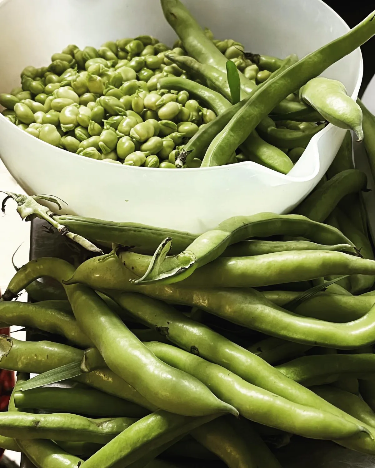 Fresh seasonal peas and broad beans at La Estrella 1924
