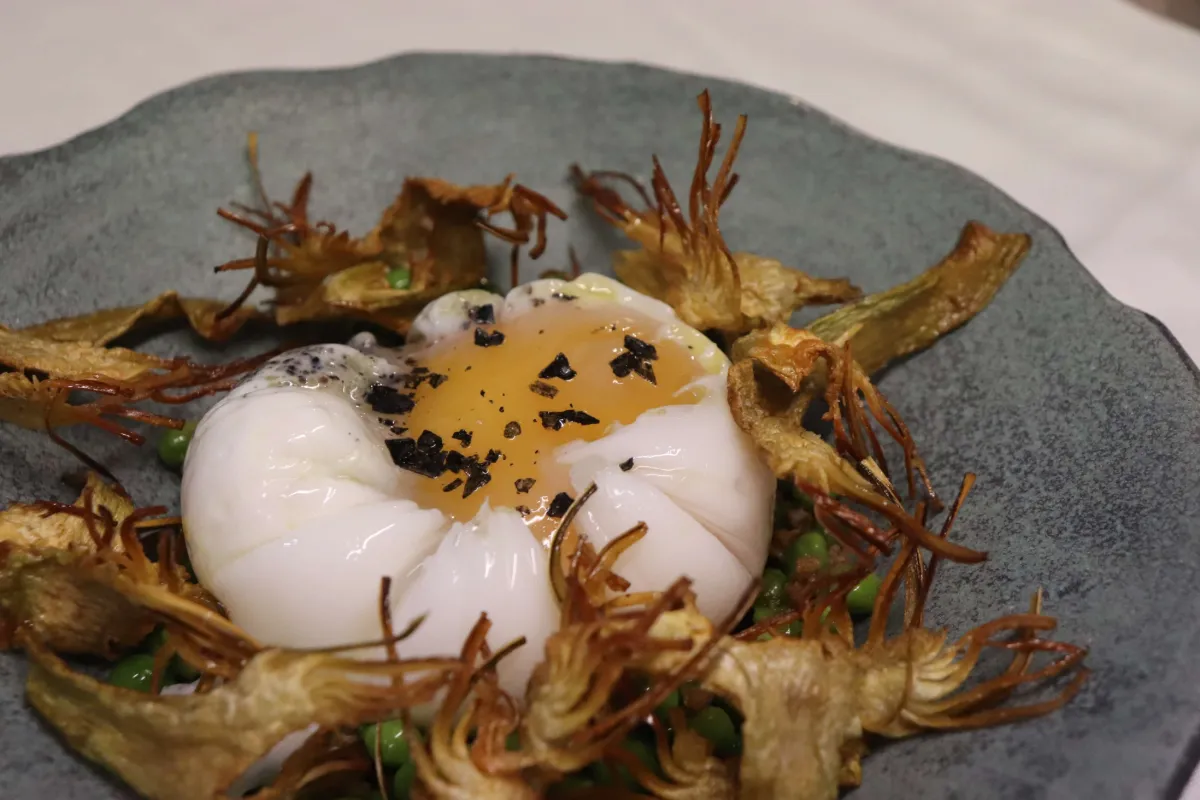 Slow-cooked egg on crispy artichokes and peas