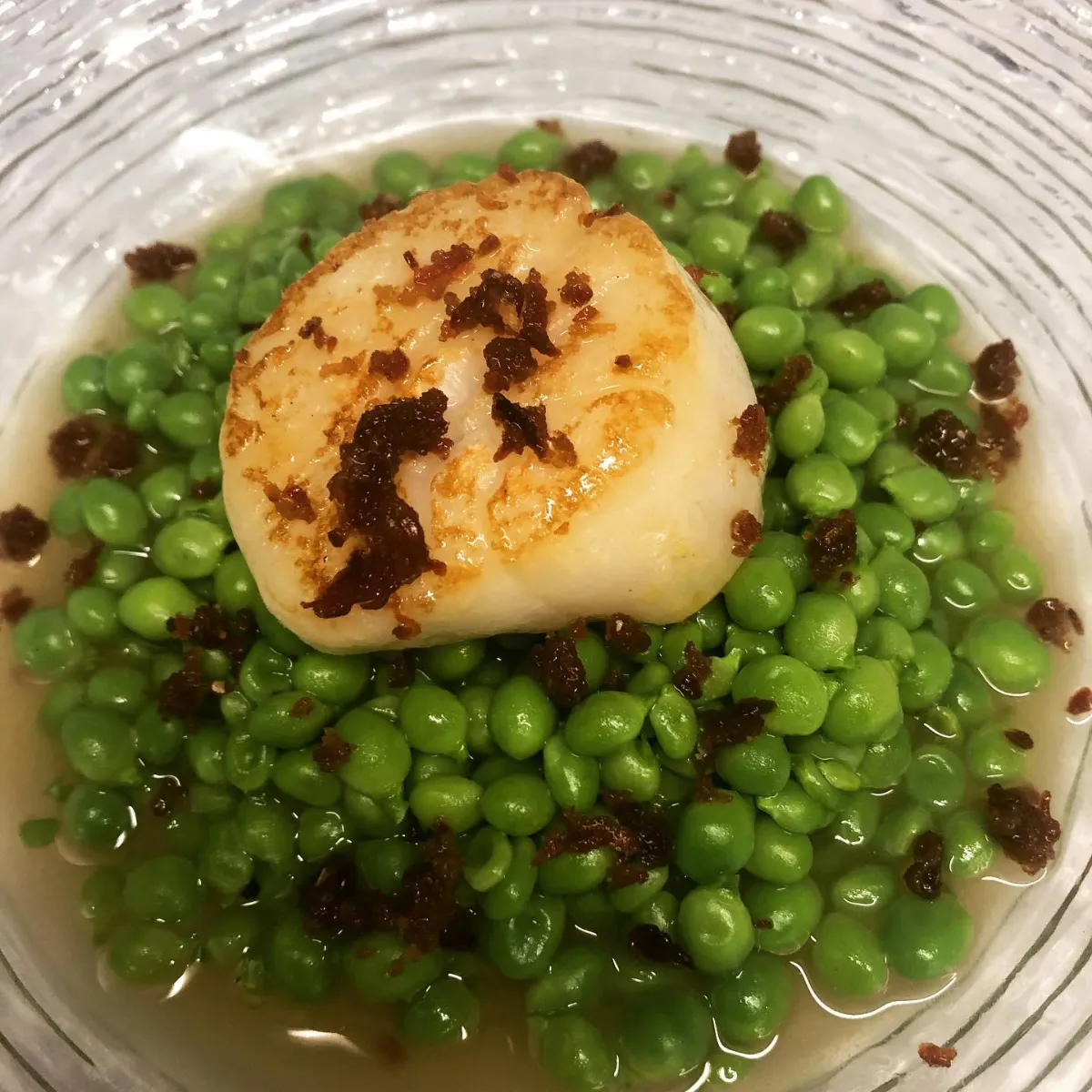 Seared scallop with peas at La Estrella 1924